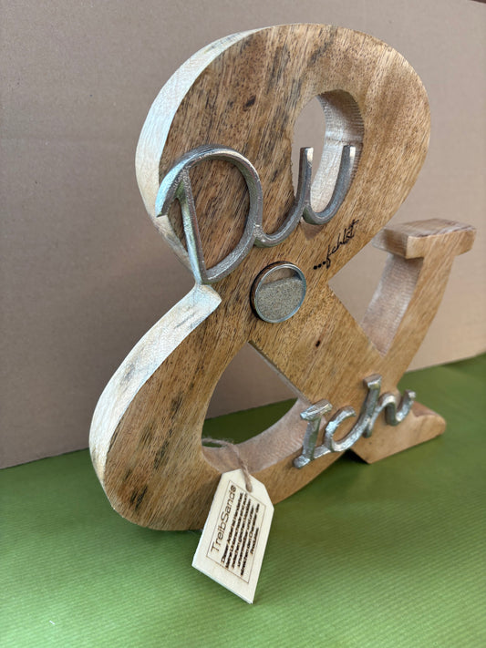 Erinnerungsbuchstabe Du und Ich, Standholz mit Metallbuchstaben