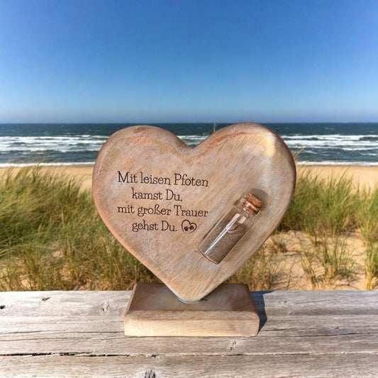 Erinnerungsherz mit Standfuß aus Holz mit Gravur