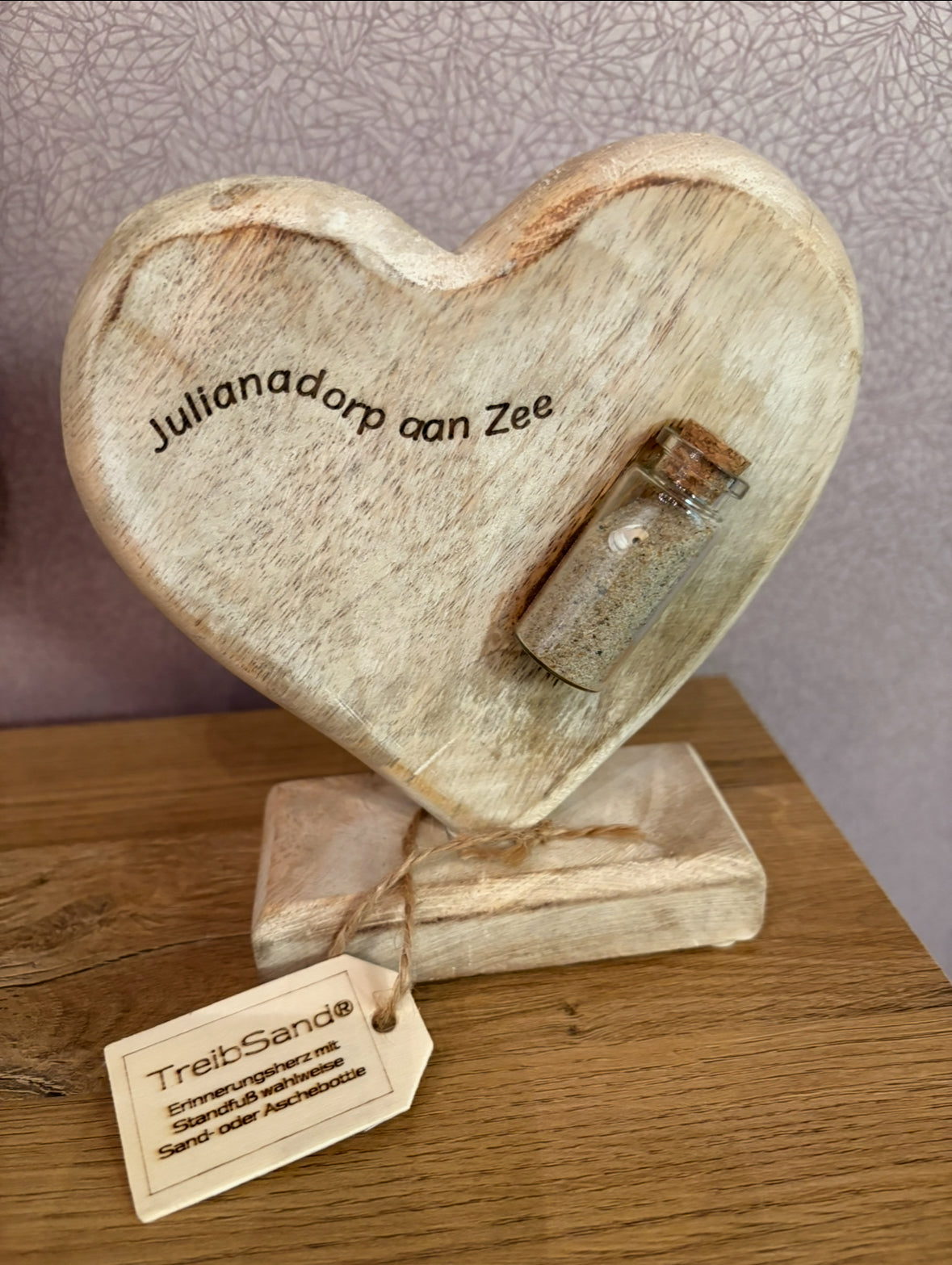Erinnerungsherz mit Standfuß aus Holz mit Gravur