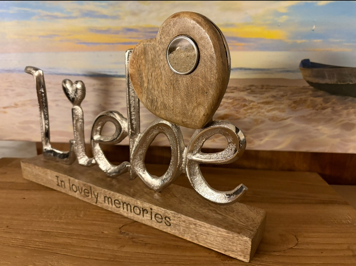 Erinnerungsschriftzug "Liebe"