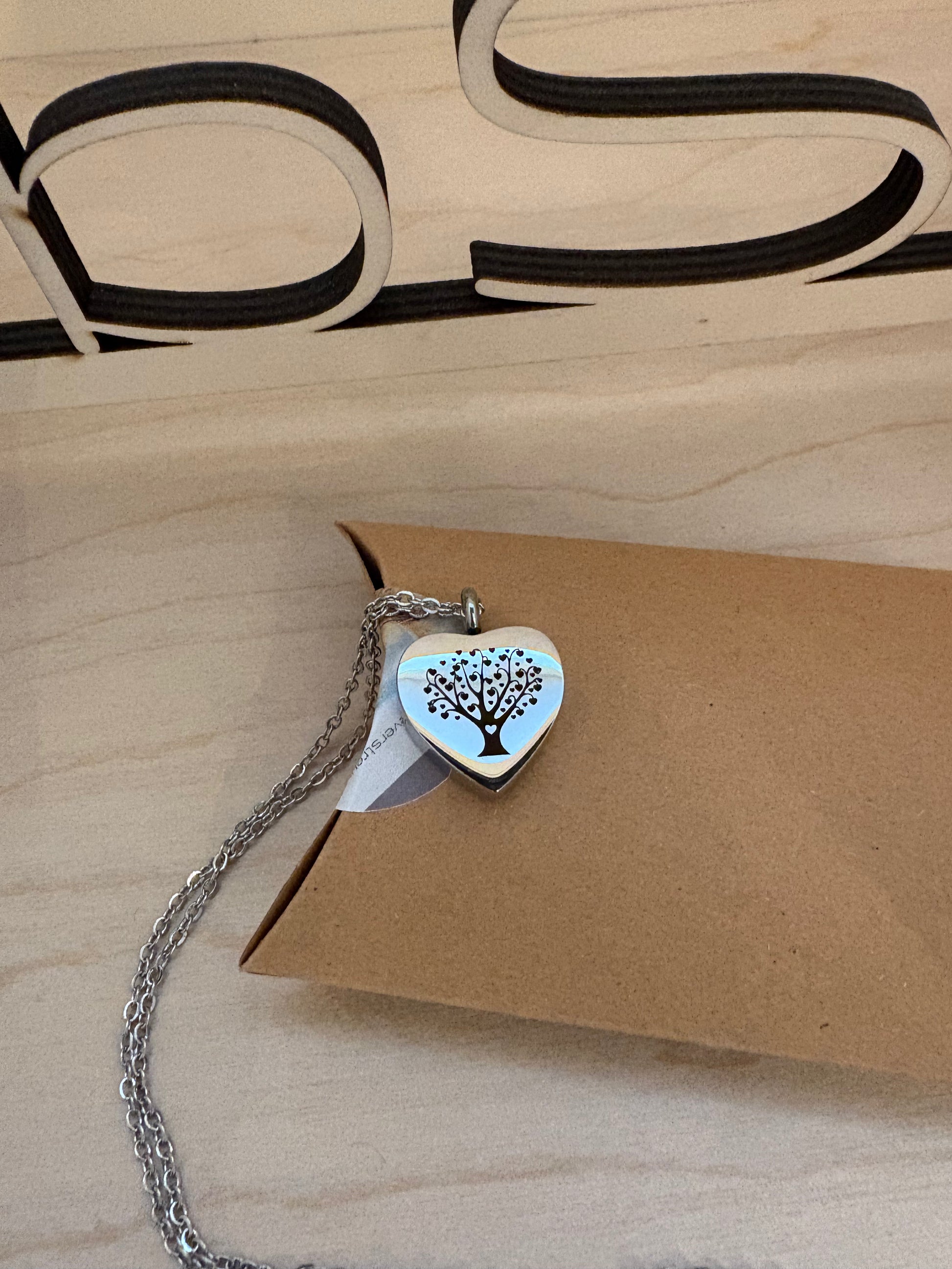 Ascheschmuck Herz mit Baum